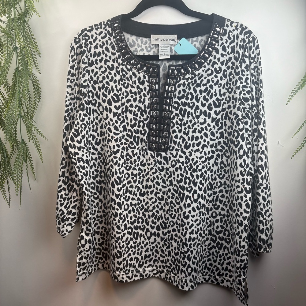 Cathy Daniels. Size large. Black & White. Top
